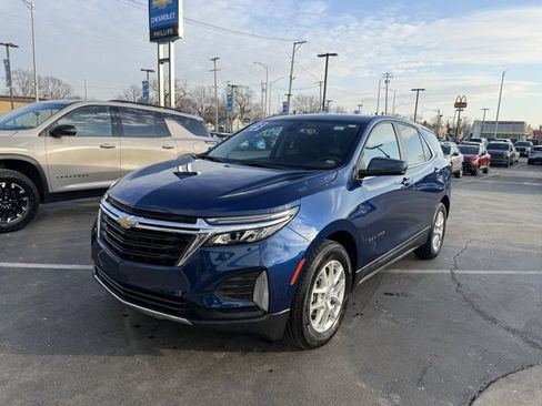 Used 2023 Chevrolet Equinox LT image 1