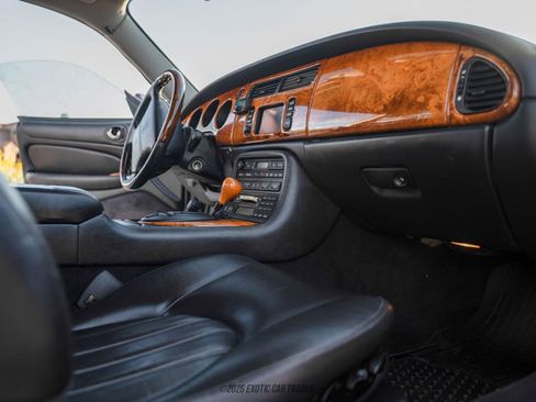 Used 2003 Jaguar XK8 Coupe image 19