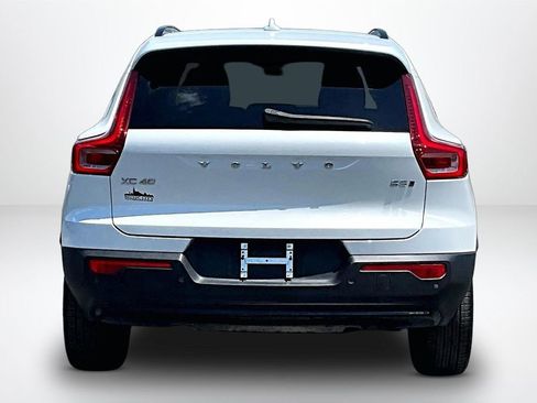 Used 2023 Volvo XC40 B5 Plus AWD/4WD image 7
