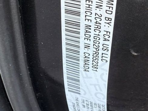 Used 2023 Chrysler Pacifica Limited image 27