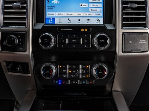 Used 2019 Ford F250 Platinum w/ Platinum Ultimate Package AWD/4WD image 28