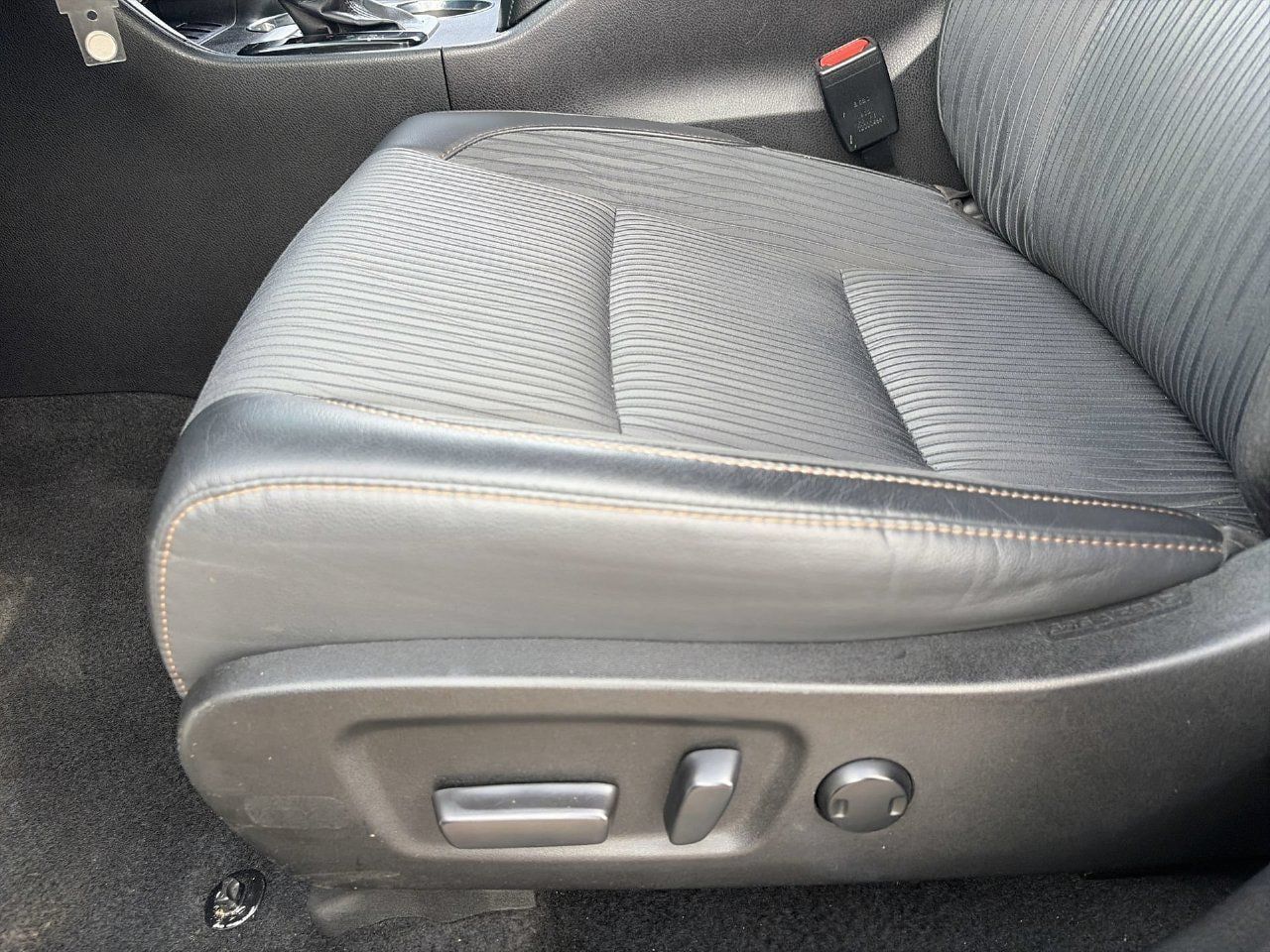 Used 2019 Toyota Highlander Plus FWD image 19
