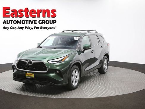 Used 2023 Toyota Highlander LE image 57