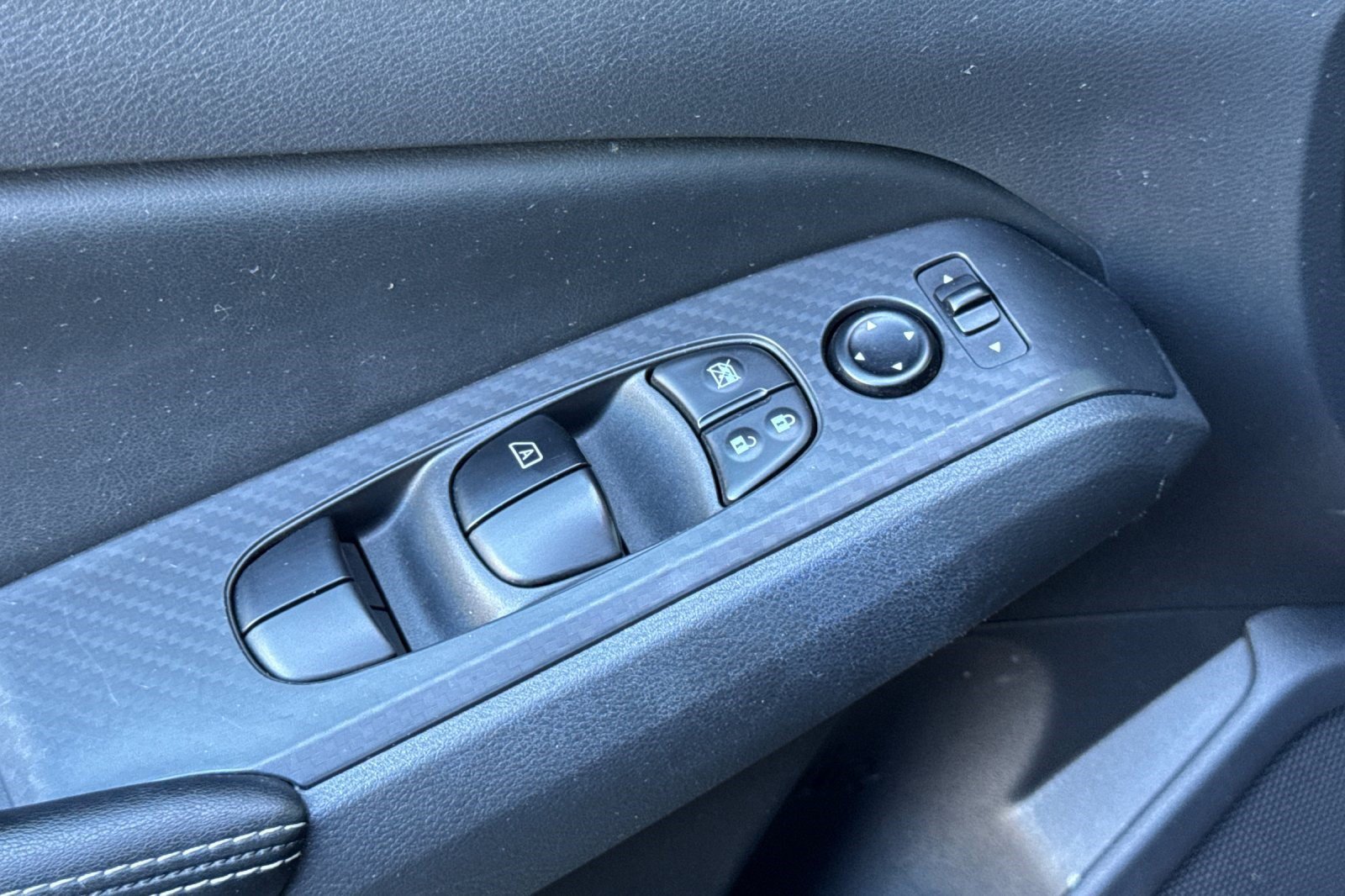 Used 2025 Nissan Altima 2.5 SV FWD image 14