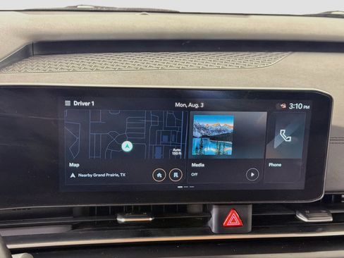Used 2025 Kia Carnival FWD image 19
