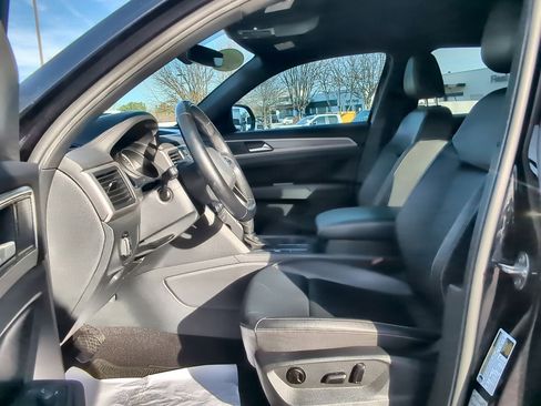 Used 2020 Volkswagen Atlas Cross Sport SE w/ Towing Package image 18