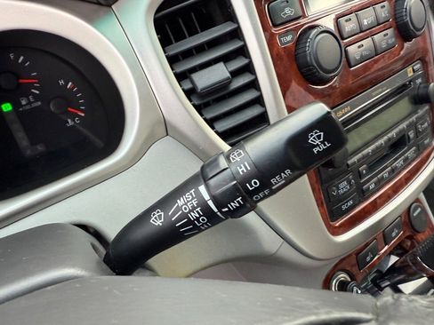 Used 2005 Toyota Highlander Limited image 30