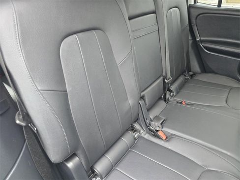 Used 2023 Mercedes-Benz GLB 250 4MATIC w/ Premium Package image 23