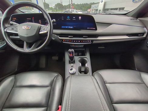 Used 2024 Cadillac XT4 Premium Luxury FWD image 17