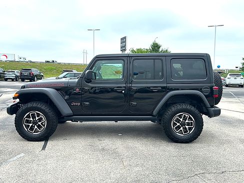 Used 2025 Jeep Wrangler Unlimited Rubicon w/ Convenience Group AWD/4WD image 5