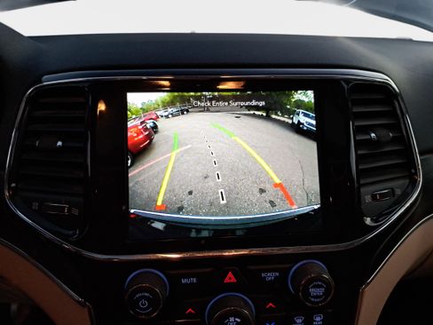 Used 2021 Jeep Grand Cherokee Limited w/ Sun & Sound Group RWD image 22