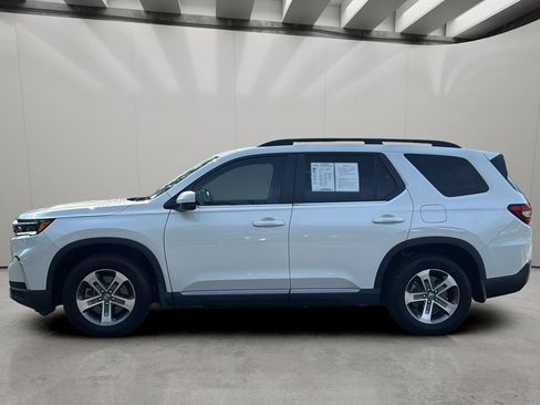 Used 2025 Honda Pilot EX-L image 2