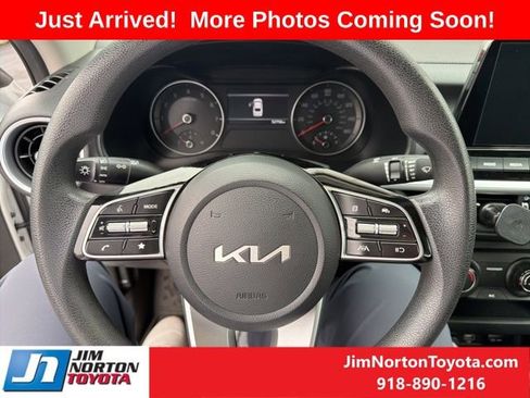 Used 2023 Kia Forte LXS image 9