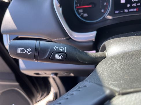 Used 2020 Chevrolet Traverse RS AWD/4WD image 23