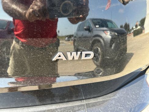 Used 2025 Nissan Rogue SV AWD/4WD image 12
