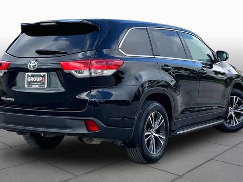 Used 2019 Toyota Highlander LE FWD image 13