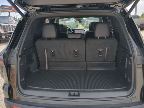 Used 2025 Chevrolet Traverse LT w/ Sun and Wheel Package FWD image 25