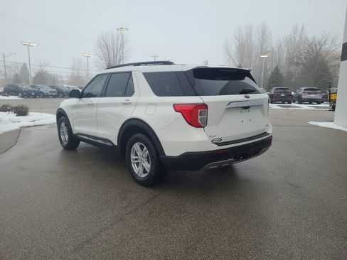 Used 2022 Ford Explorer XLT w/ Equipment Group 202A image 4
