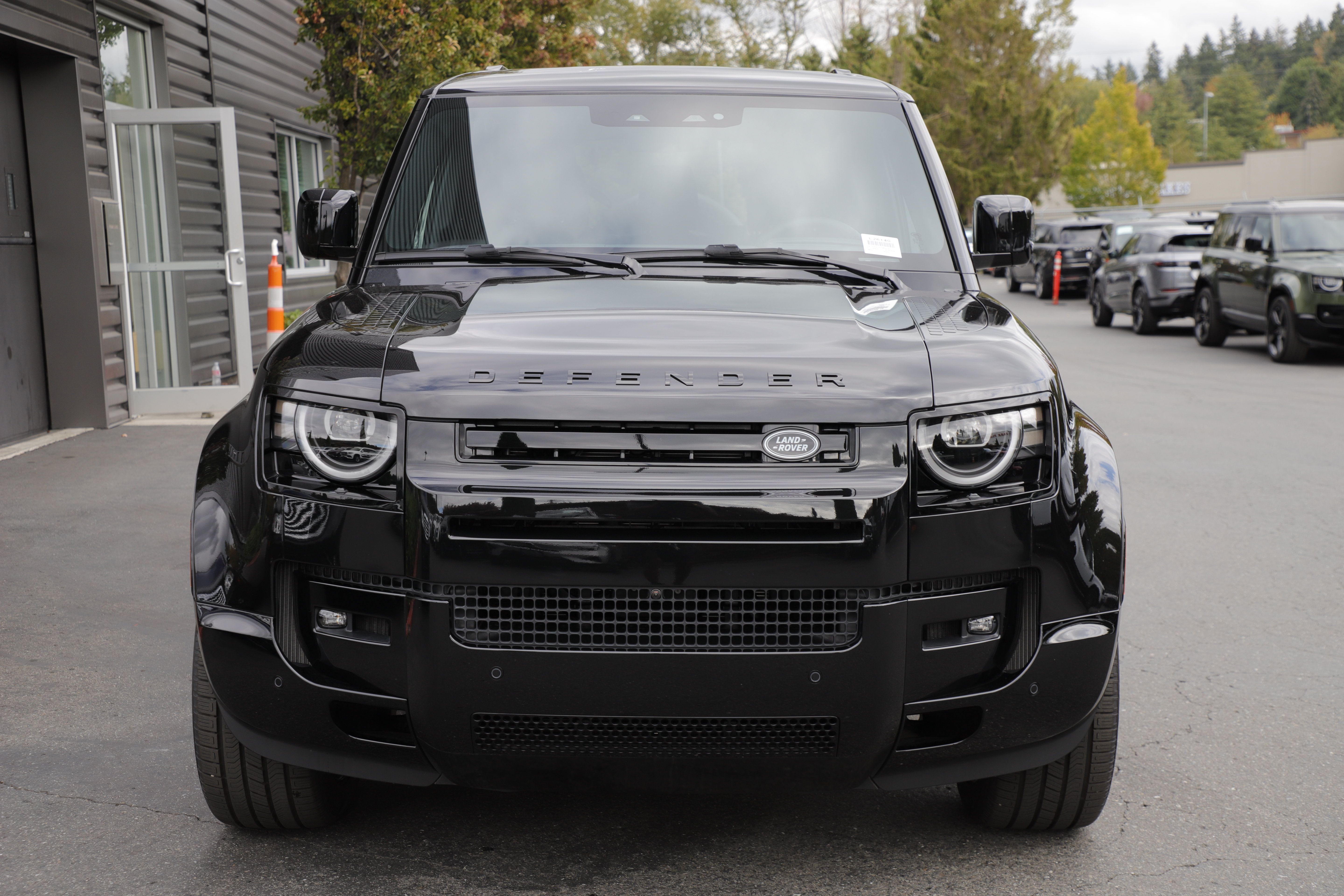 New 2026 Land Rover Defender 110 X-Dynamic SE AWD/4WD image 4