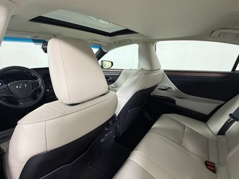 Certified 2025 Lexus ES 300h w/ Premium Package FWD image 26