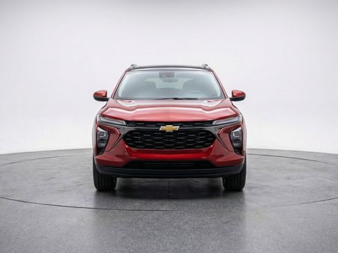 Used 2025 Chevrolet TrailBlazer LT image 2