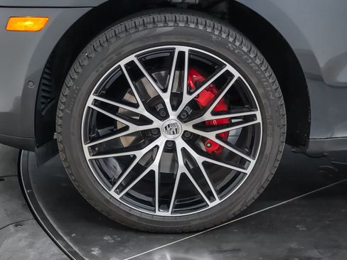 Certified 2023 Porsche Macan S AWD/4WD image 13