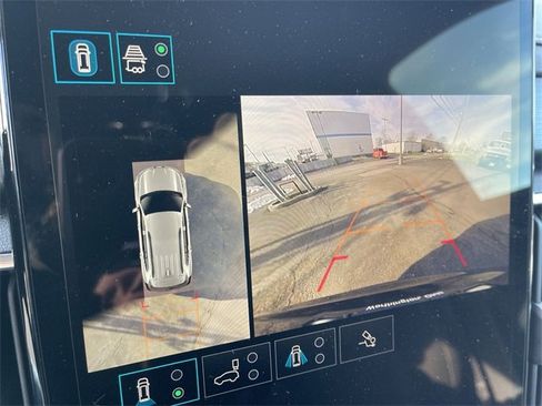 Used 2025 GMC Acadia Elevation image 17