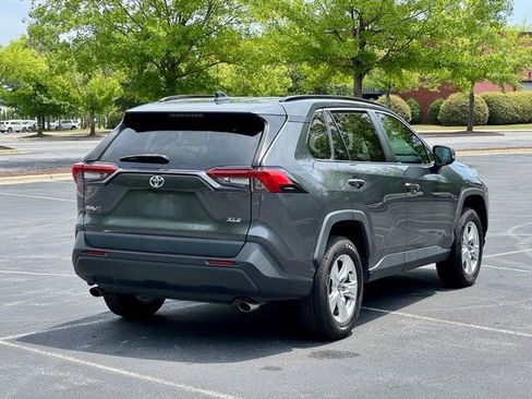 Used 2021 Toyota RAV4 XLE w/ Convenience Package FWD image 7