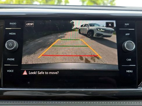 Used 2024 Volkswagen Taos SEL image 20