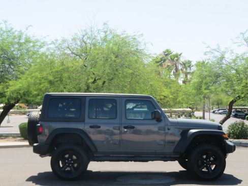 Used 2019 Jeep Wrangler Unlimited Sport AWD/4WD image 3