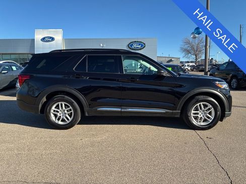 Used 2025 Ford Explorer Active AWD/4WD image 1