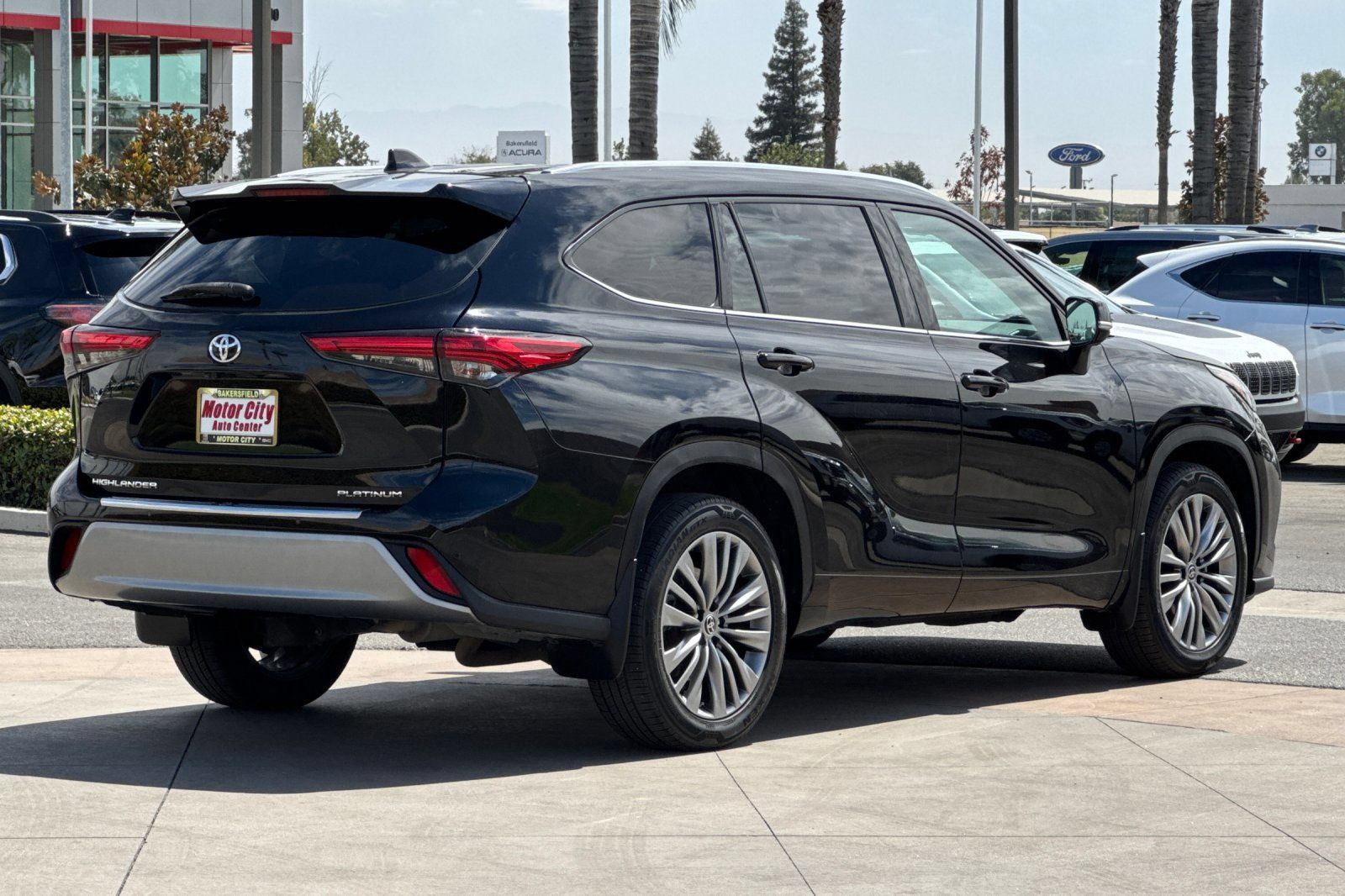 Used 2021 Toyota Highlander Platinum FWD image 4