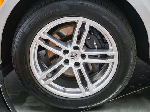 Certified 2025 Porsche Macan AWD/4WD image 13