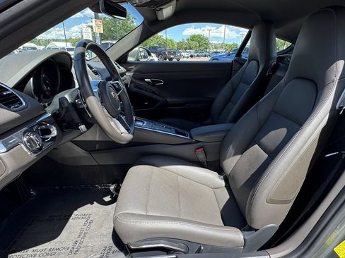 Used 2022 Porsche 718 Cayman w/ Premium Package RWD image 18