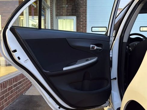 Used 2010 Toyota Corolla S image 26