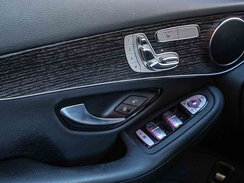 Used 2022 Mercedes-Benz GLC 300 4MATIC image 15