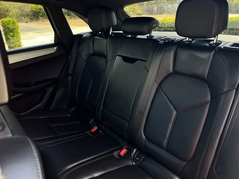 Used 2022 Porsche Macan image 29