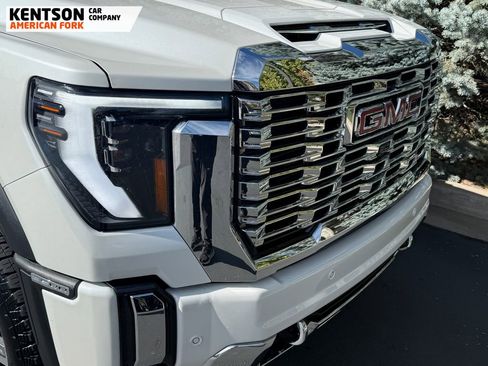 Used 2025 GMC Sierra 3500 Denali w/ Denali Reserve Package image 15