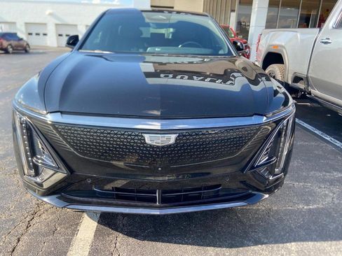 Used 2024 Cadillac Lyriq Sport AWD/4WD image 2