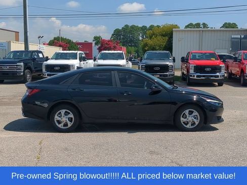 Used 2023 Hyundai Elantra SE FWD image 14