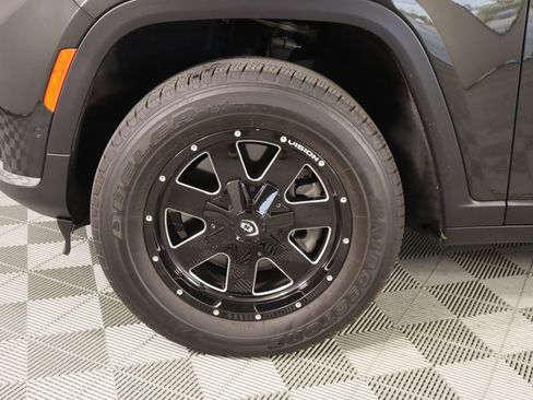 Used 2023 Jeep Grand Cherokee L Limited w/ Luxury Tech Group II image 19