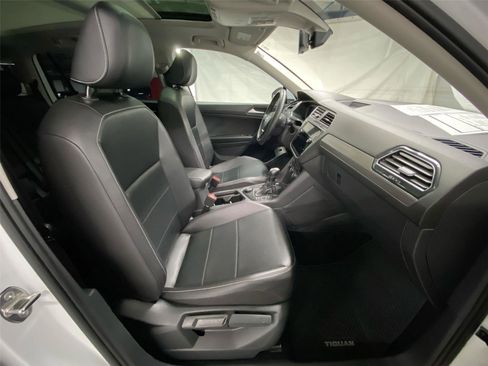 Used 2021 Volkswagen Tiguan SEL image 30