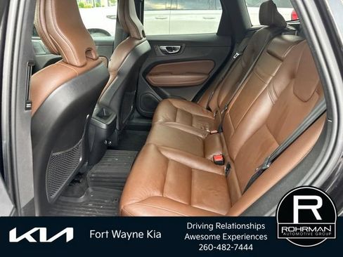 Used 2020 Volvo XC60 T6 Momentum AWD/4WD image 10