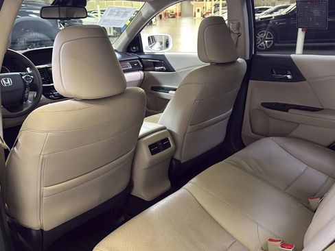 Used 2016 Honda Accord Touring image 22