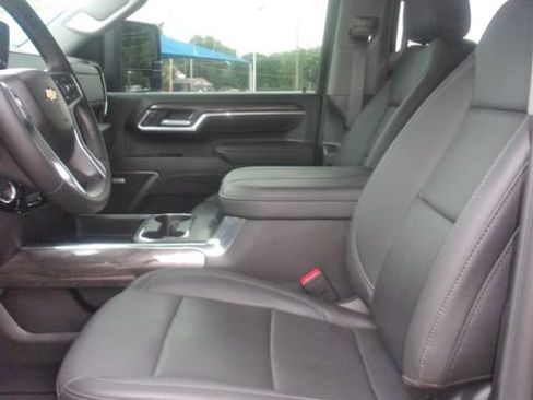 Used 2025 Chevrolet Silverado 2500 LTZ w/ Z71 Chrome Sport Edition AWD/4WD image 26