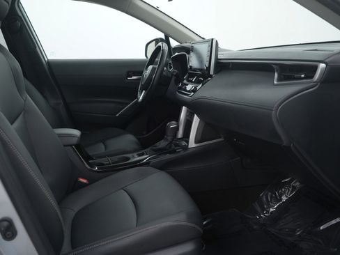 Used 2022 Toyota Corolla Cross XLE image 13