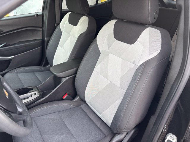 Used 2025 Chevrolet Trax LS w/ LS Convenience Package FWD image 26