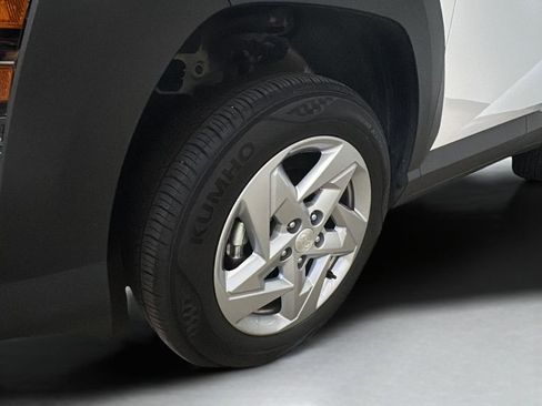 Certified 2025 Hyundai Kona SE image 4