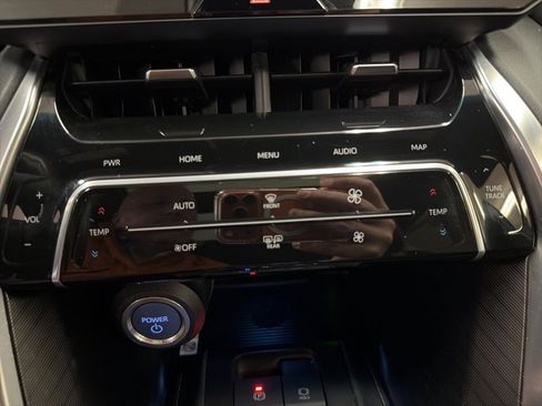 Used 2021 Toyota Venza Limited image 18