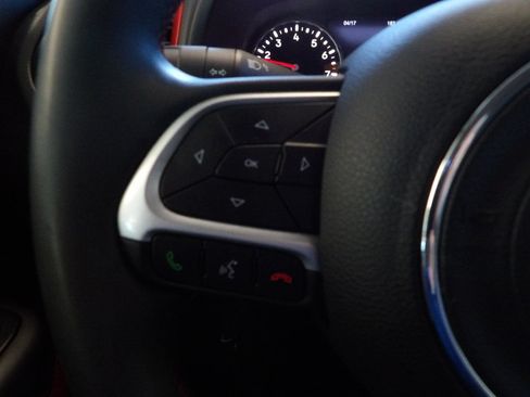 Used 2023 Jeep Renegade Trailhawk AWD/4WD image 28